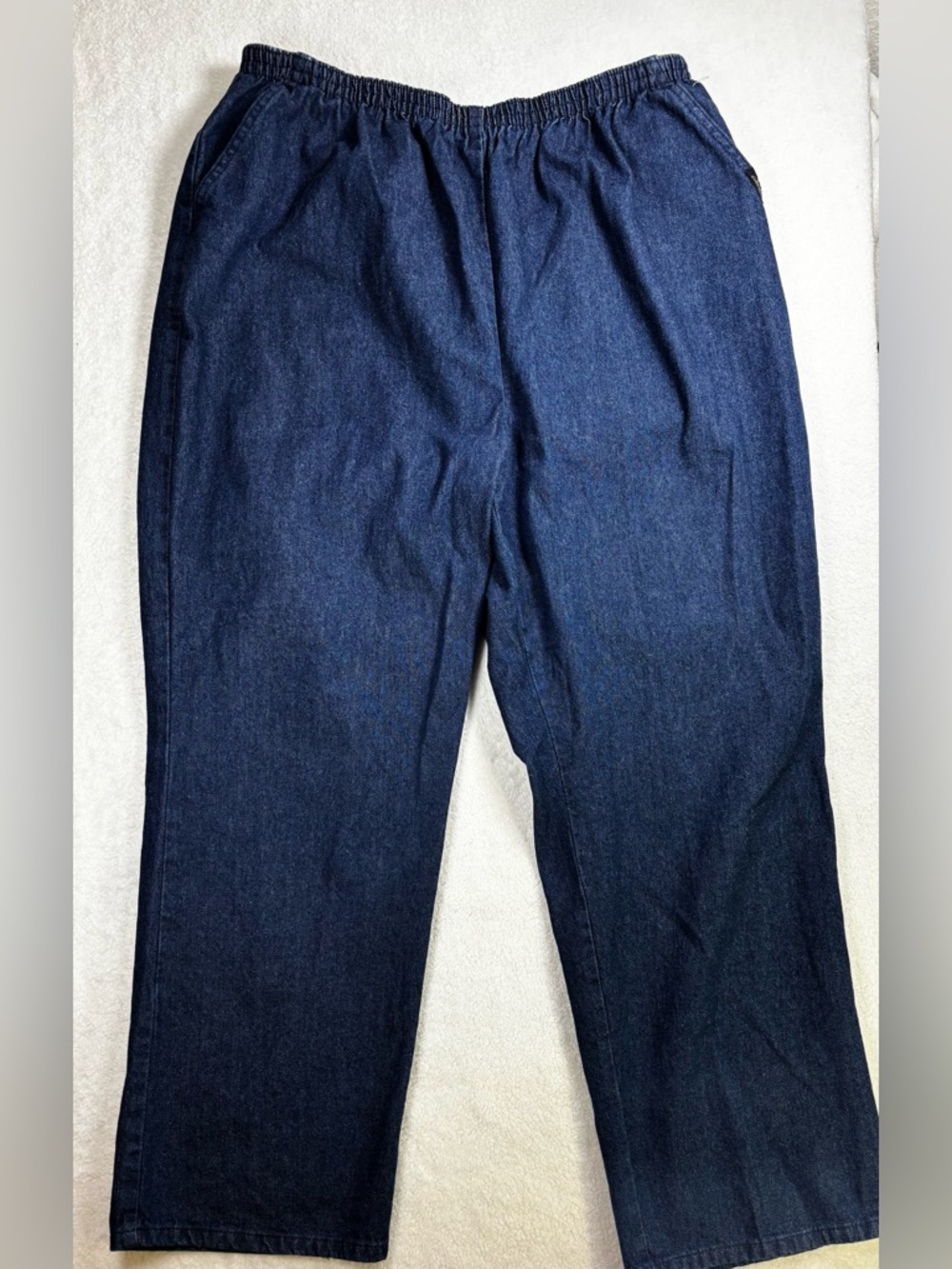 Chic Comfort 20W Petite straight-leg denim pants with comfy elastic waist